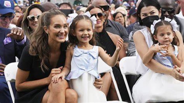 Derek Jeter’s 2 Kids Attend Hall Of Fame Induction With Hannah Davis – Hollywood Life