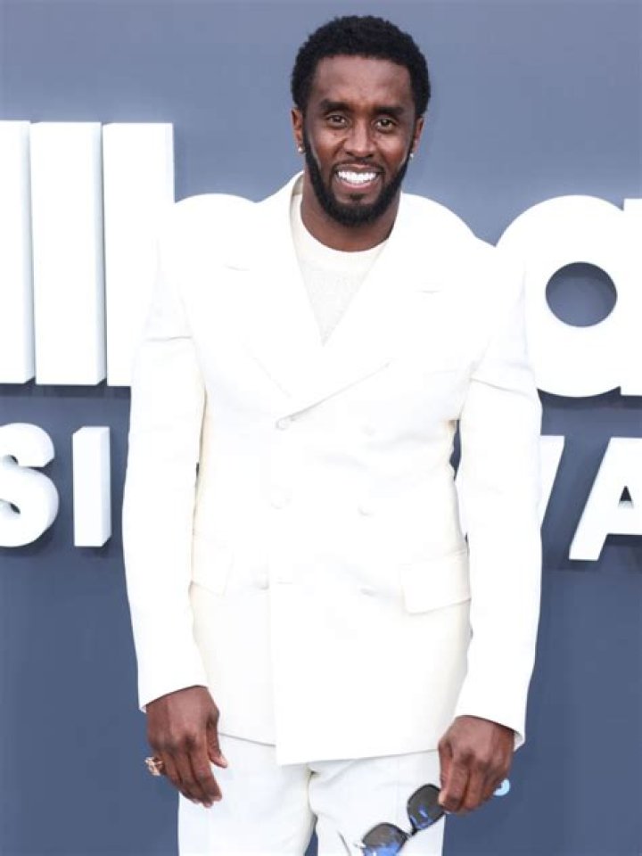 Diddy Clarifies Name He’s Going By After Changing Sean Combs To ‘Love’ – Hollywood Life
