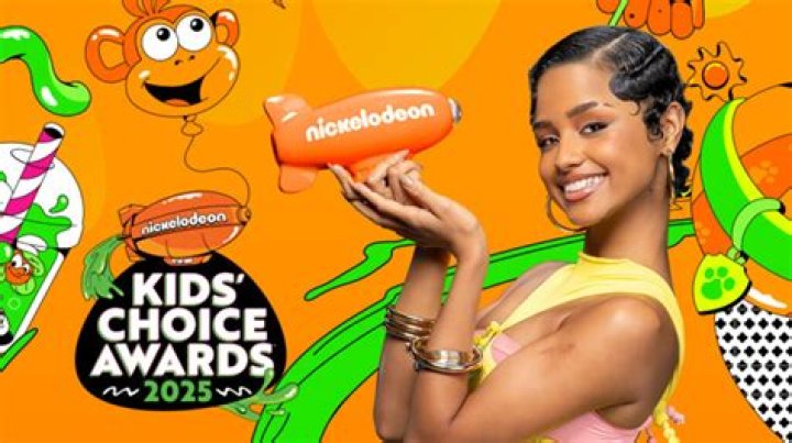 Dolan Twins Run Into Bathroom & Freak Out After ‘Teen Choice Awards’ Win — Watch