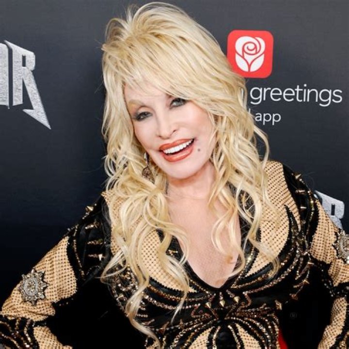 Dolly Parton Reveals Why She Doesn’t Text and Has a Fax Machine – Hollywood Life