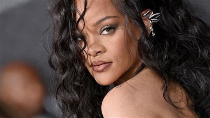 Drake Writing Songs About Rihanna — Is He Going To Diss Her? – Hollywood Life