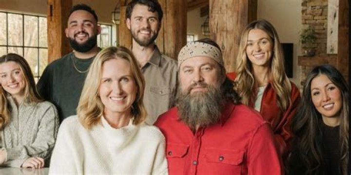 ‘Duck Dynasty’ Star Tells All In New Book – Hollywood Life