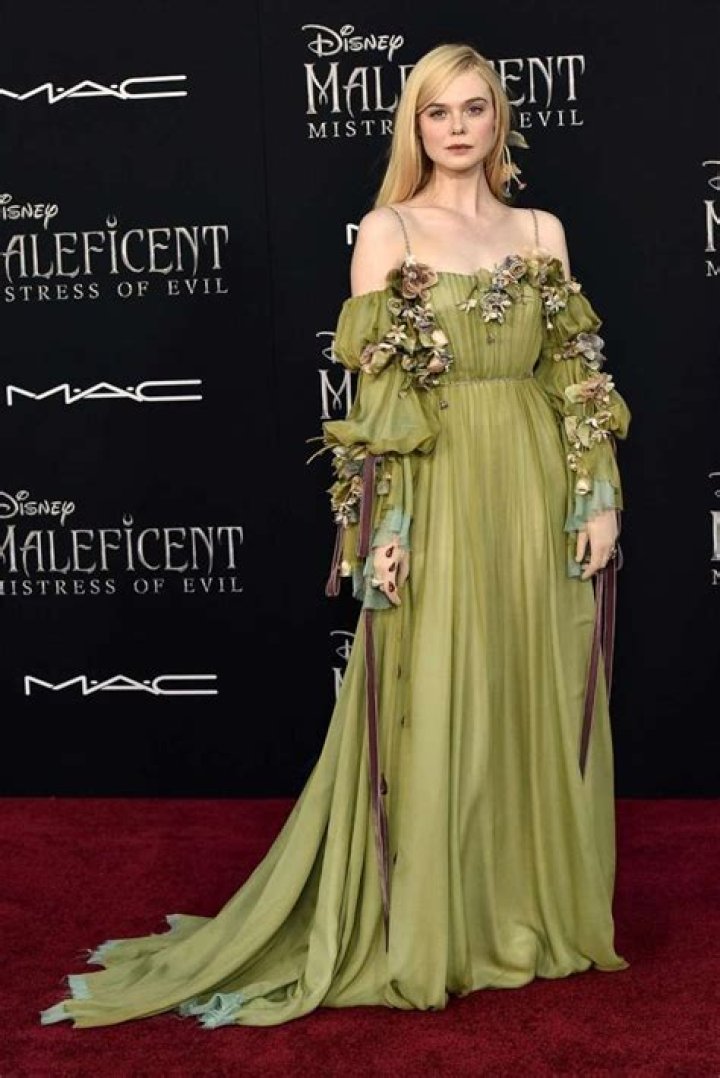 Elle Fanning’s Fairy Princess Gowns: Photos – Hollywood Life