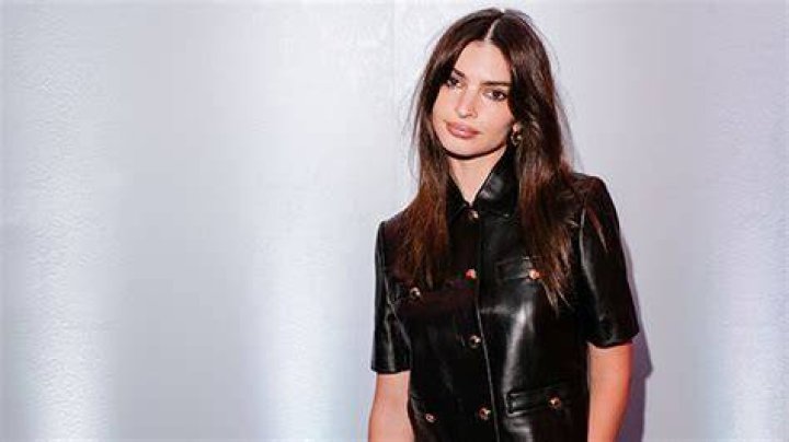 Emily Ratajkowski Loves This Conditioner to Help With Hair Breakage