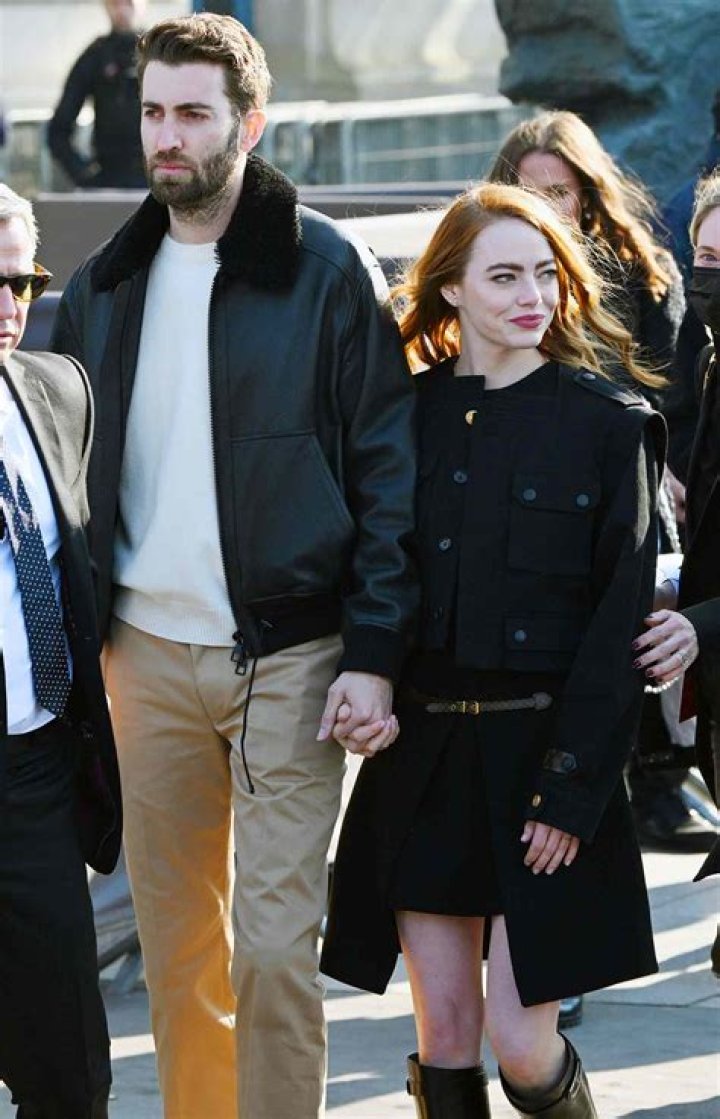 Emma Stone & Dave McCary Hold Hands While Out In Paris – Hollywood Life