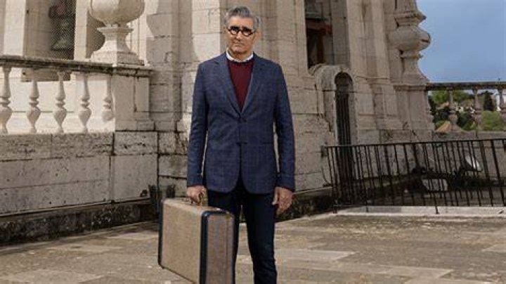 Eugene Levy Has The ‘Best Meal’ In ‘The Reluctant Traveler’ Preview – Hollywood Life