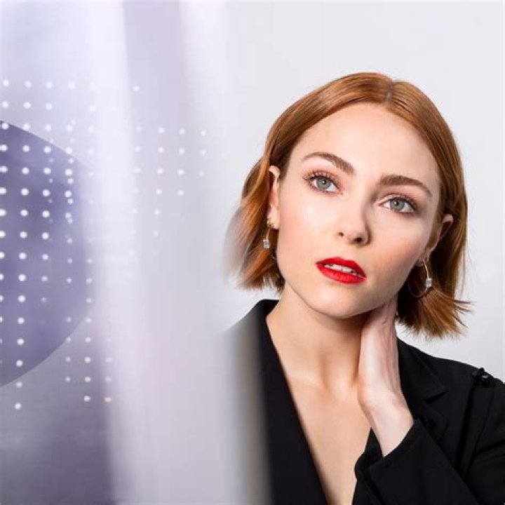 Exclusive Portraits Of ‘The Act’ Star – Hollywood Life