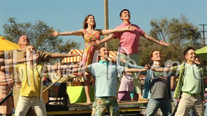 First Look At Sue & Brad’s Musical Number – Hollywood Life