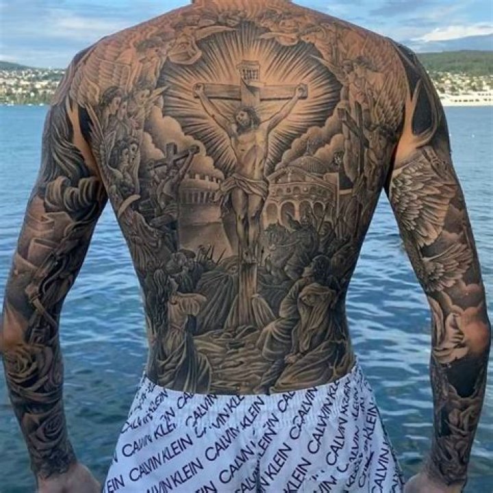 Flaunts Huge Back Tattoo In Miami – Hollywood Life