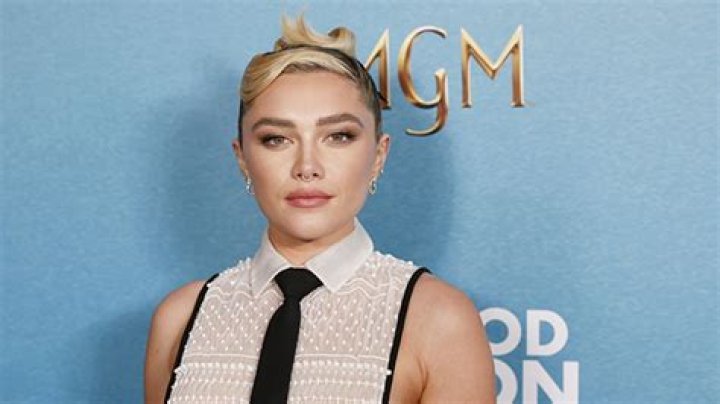 Florence Pugh Hit in the Face by Object During ‘Dune 2’ CCXP Panel – Hollywood Life