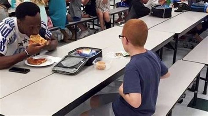 Florida State Football Player Eats Lunch With Autistic Boy At School — See Touching Pic