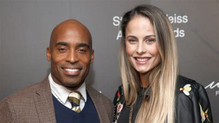 Former NFLer Tiki Barber & Fiancee Traci Lynn Johnson Torment His Estranged Wife With Racy Lingerie Shoot! – Hollywood Life