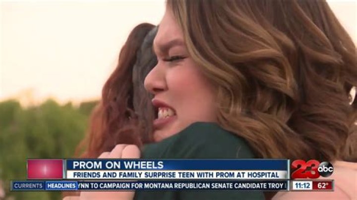 Friends Of Terminailly Ill Girl, 14, Bring Prom To Her Hospital Room