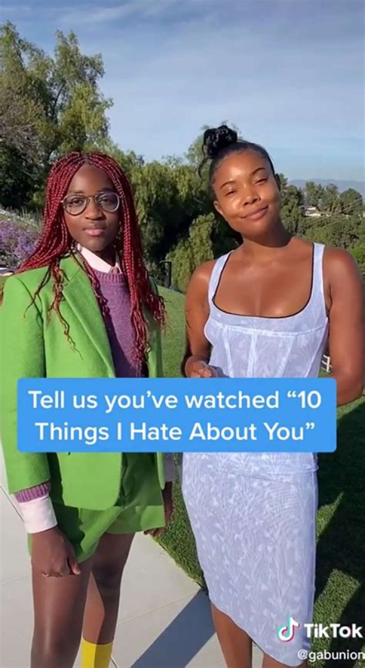 Gabrielle Union & Zaya Reenact ’10 Things I Hate About You’ Scene – Hollywood Life