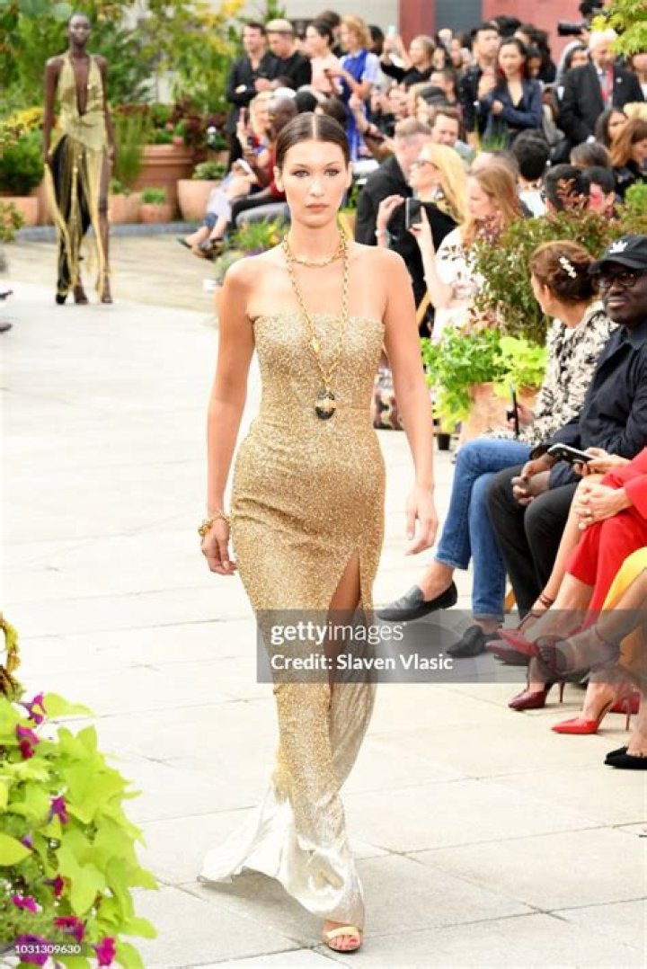 Gigi & Bella Hadid New York Fashion Week 2018 — Photos