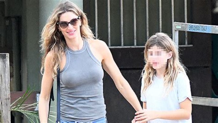 Gisele Bundchen Reunites With Her Family In Brazil For Christmas – Hollywood Life