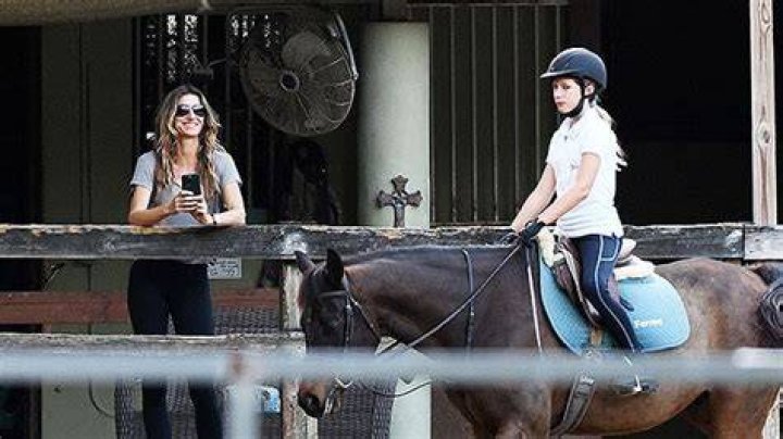 Gisele Bündchen Watches Daughter Vivian Take Riding Lesson In 1st Photos Since Tom Brady Retirement