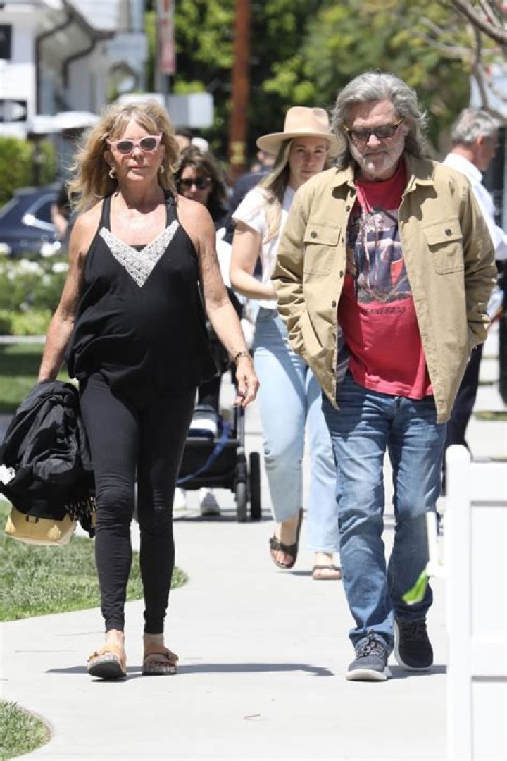Goldie Hawn & Kurt Russell Step Out For Lunch In Pacific Palisades – Hollywood Life