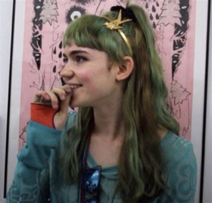 Grimes’ Neon Green Hair Makeover: Photo – Hollywood Life