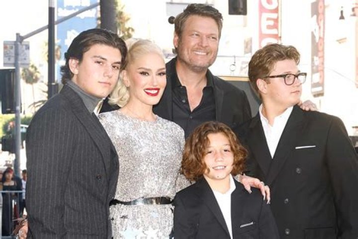 Gwen Stefani & Blake Shelton’s Super Bowl Ad For 2021 Game: Watch – Hollywood Life