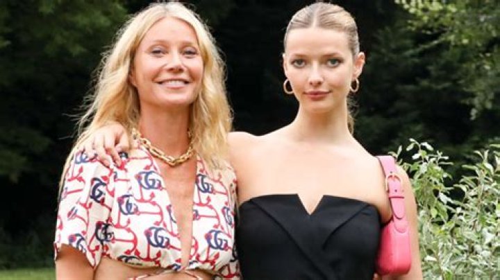 Gwyneth Paltrow & Daughter Apple Wear Matching Boots: Photo – Hollywood Life