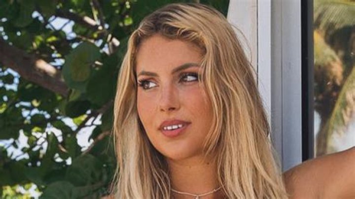 Hailey Baldwin Gets Cheeky In Sexy New Bikini Pics From Tropical ‘Gals’ Weekend’ — See Photos