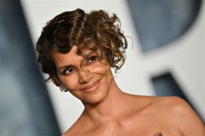 Halle Berry, 53, Gets Sweaty In Tank Showing Fans ‘At Home’ Workouts Amid Coronavirus