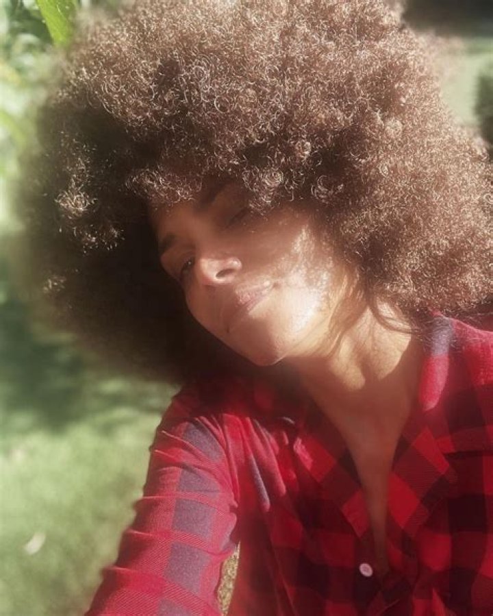 Halle Berry, 53, Goes Makeup-Free & Shows Off Her Natural Curls In Stunning Selfie