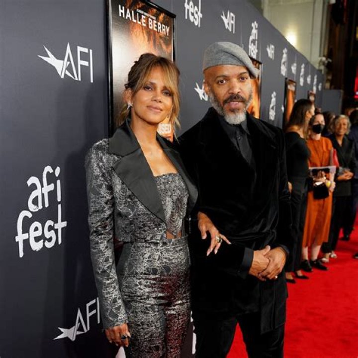 Halle Berry Reveals She Had A ‘Commitment Ceremony’ With Boyfriend Van Hunt: He’s The ‘One’