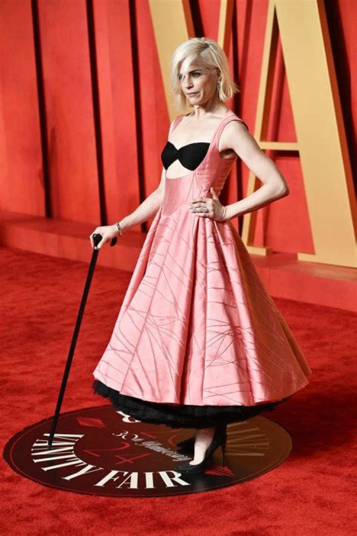 Halsey Shows Off Bright Red Hair & Rocks Plaid Dress For Vanity Fair Oscars Party
