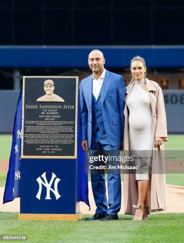 Hannah Davis’ Dress At Derek’s Number Retirement Ceremony — Pics – Hollywood Life