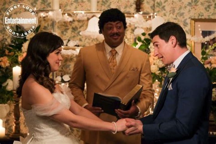 Hayley Orrantia & Sam Lerner Of ‘The Goldbergs’: Will Erica & Geoff End Up Married?