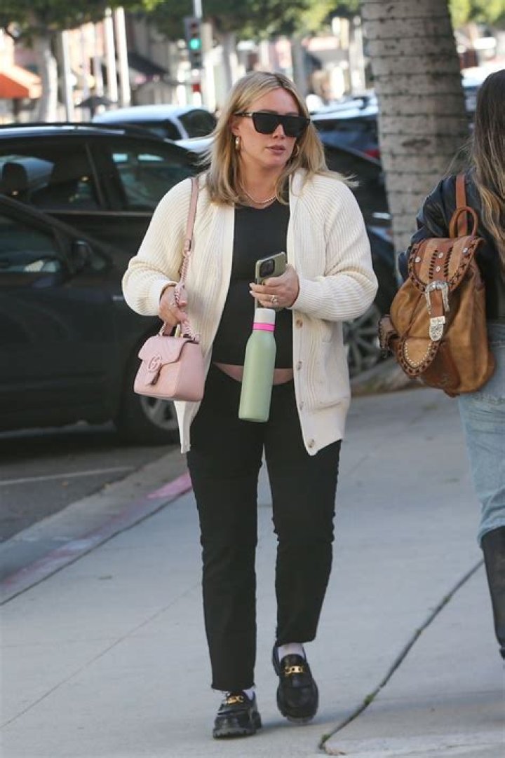 Hilary Duff Celebrity Profile – Hollywood Life