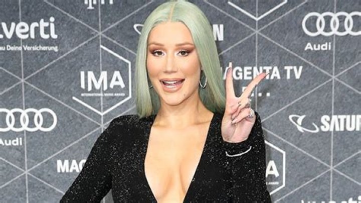 Iggy Azalea’s Lace Bodysuit & New Tattoo – Photos – Hollywood Life