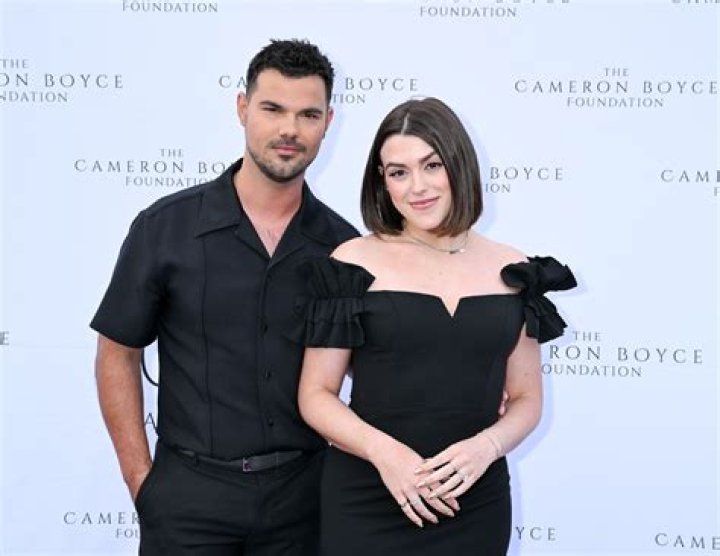 Is Kim Kardashian REALLY Going Out With Taylor Lautner’s Look-A-Like, Michael Copon? – Hollywood Life