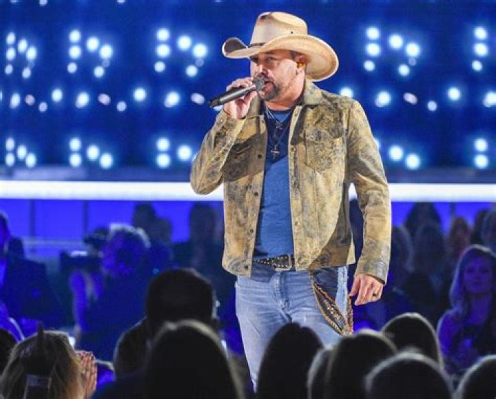 Jason Aldean Suffers Heat Stroke During Concert & Ends Show: Video – Hollywood Life