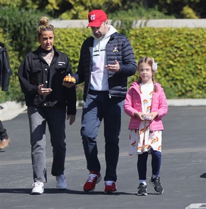 Jason Sudeikis & Daughter In LA Amid Custody Battle With Olivia Wilde – Hollywood Life