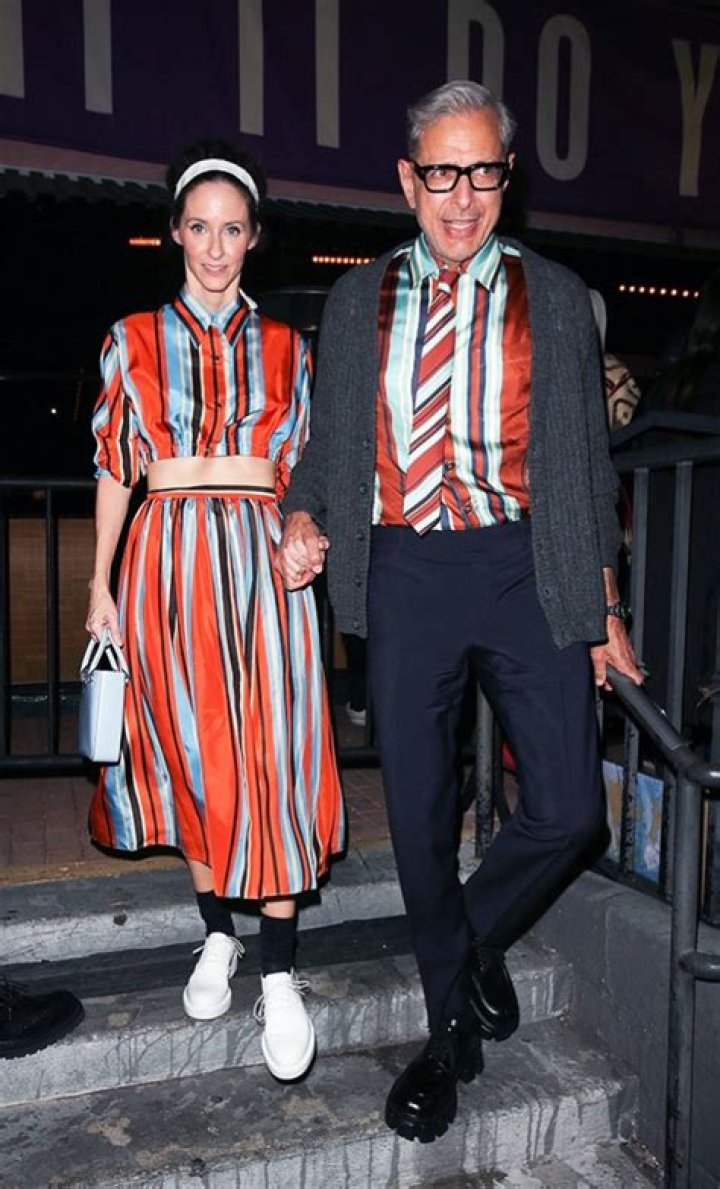 Jeff Goldblum & Wife Emilie Wear Matching Striped Outfits: Photos – Hollywood Life