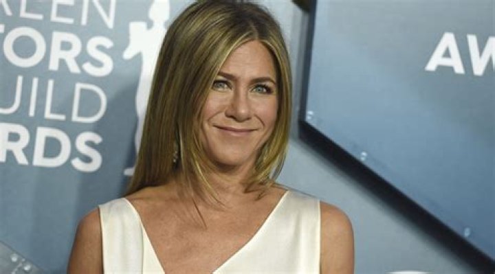 Jennifer Aniston Defended By Fans On Twitter After Blowback For ‘Our First Pandemic Ornament’