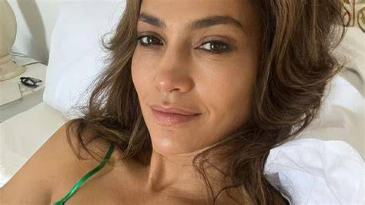 Jennifer Lopez’s Sexy Bed Selfie In Lingerie: Photo – Hollywood Life