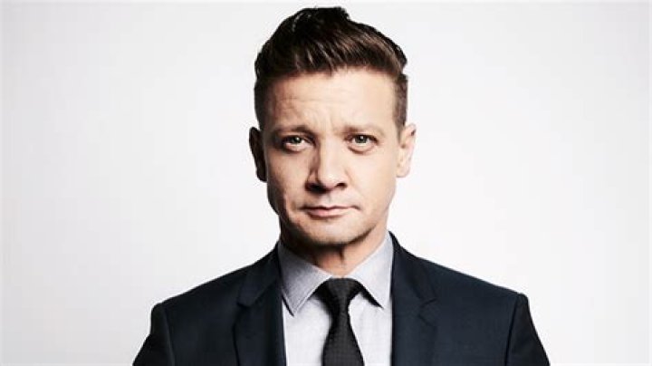Jeremy Renner – Hollywood Life
