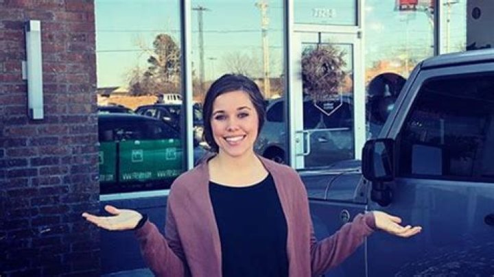 Jessa Duggar Defends Niece’s Dirty Feet In Christmas Pic With Son – Hollywood Life