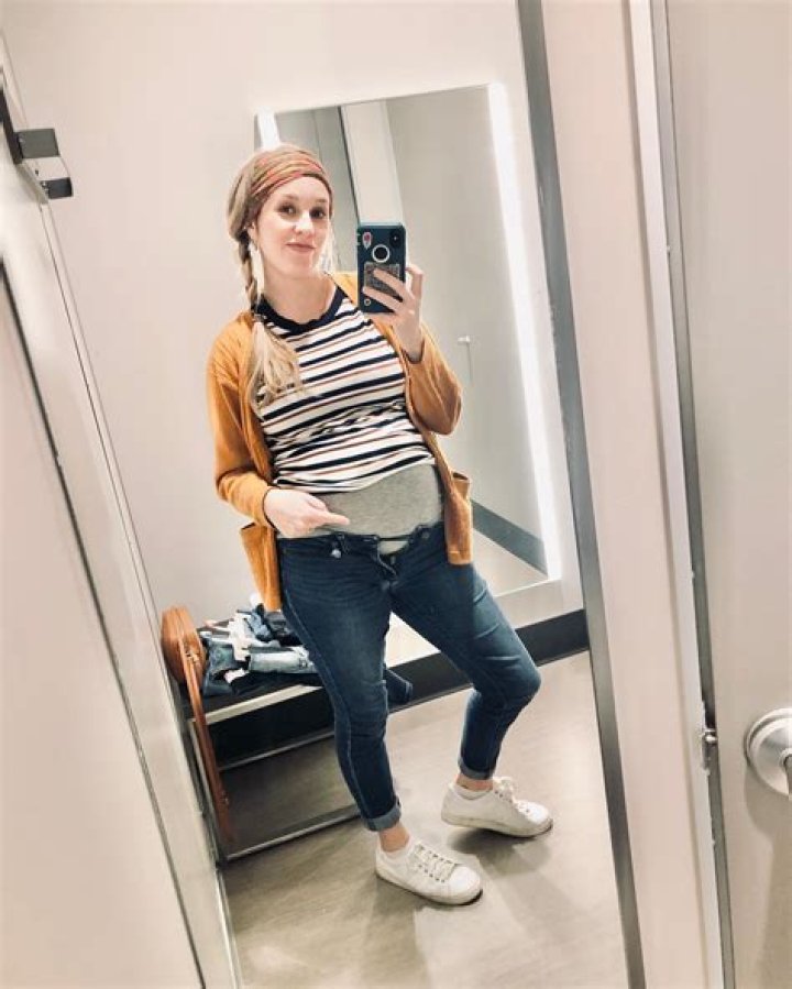 Jill Duggar Shows Off New Maternity Jeans After Years Of Only Wearing Dresses & Skirts: Photo