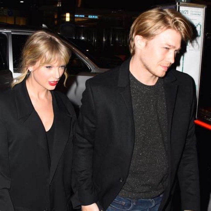 Joe Alwyn Breaks Silence On Taylor Swift Engagement Rumors – Hollywood Life