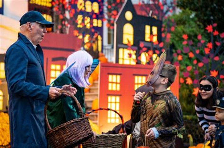 Joe & Jill Biden Join Granddaughter To Hand Out Candy For Halloween – Hollywood Life