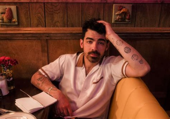 Joe Jonas News, Music, Photos, Relationships & More – Hollywood Life
