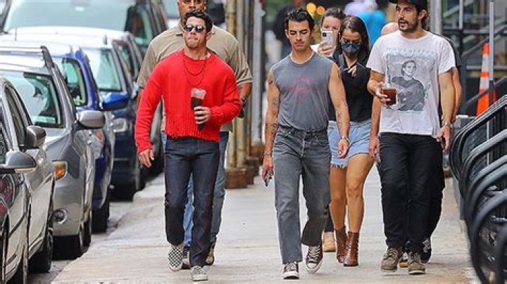Joe Jonas Wears Muscle Shirt As He Hits The Streets of NYC With Bro Nick — Photo