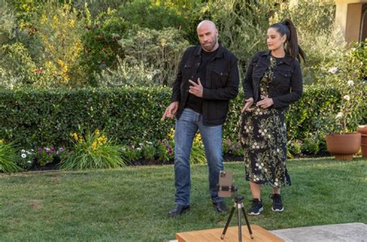John Travolta & Daughter Ella Dance In ScottsMiracle-Gro Super Bowl Ad – Hollywood Life