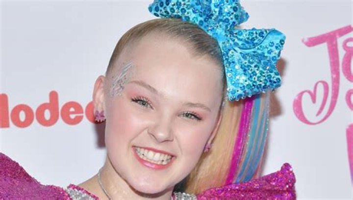 JoJo Siwa Takes Out Ponytail & Reveals Natural Curly Hair — Watch – Hollywood Life