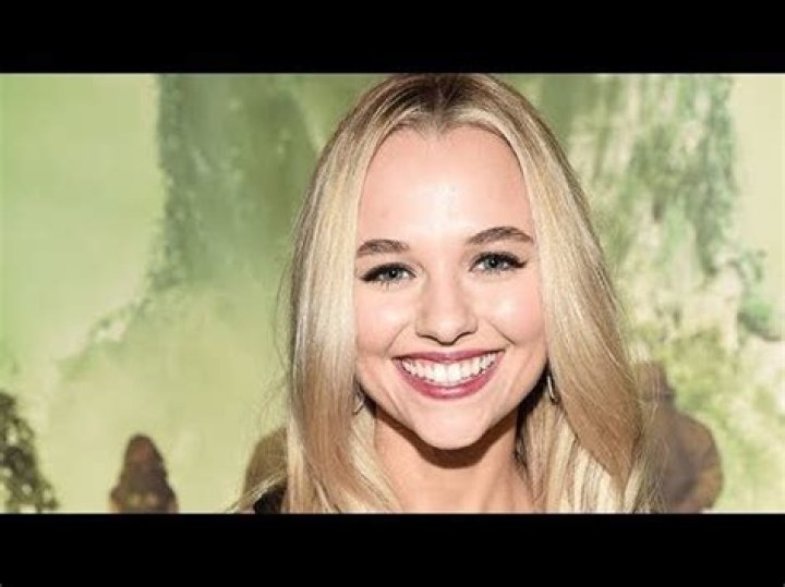 ‘Jumanji’ Sequel Star Madison Iseman Teases ‘Nice’ Robin Williams Tribute & Jack Black Twist